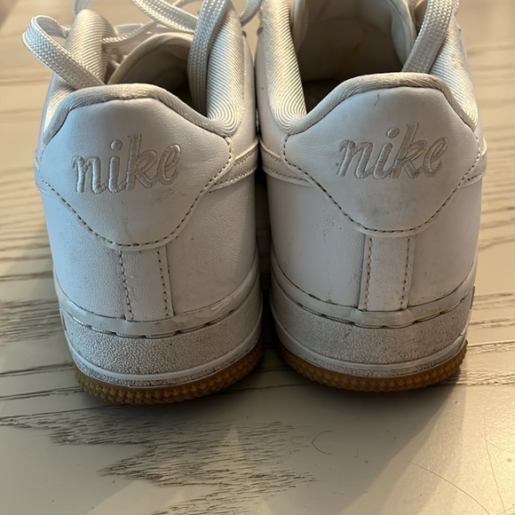 NIKE GORGEOUS perforated white leather sneakers !! Like new ! - Picture 3 of 6